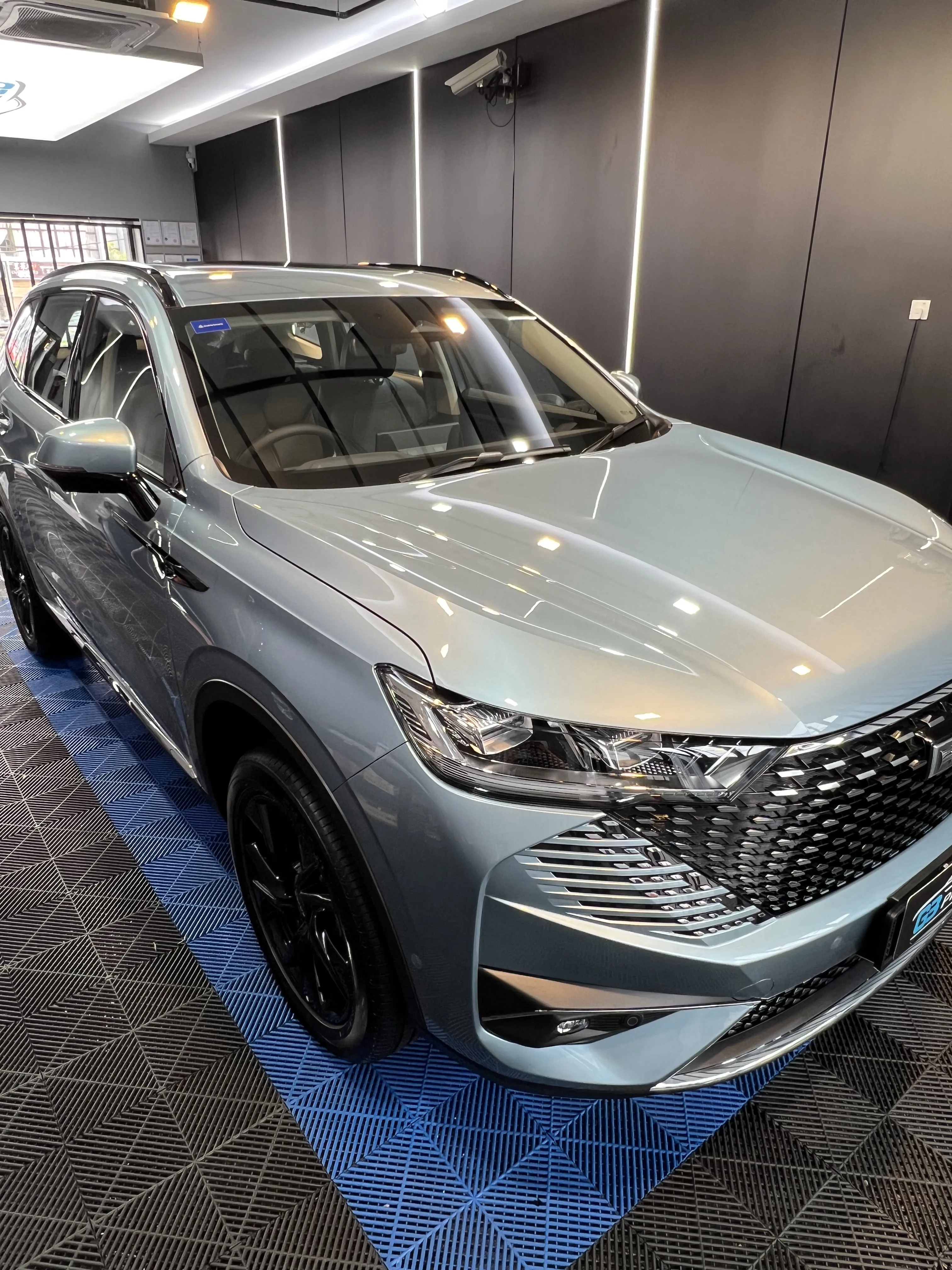 G3 showroom photo of a light blue SUV showing its windscreen and side windows